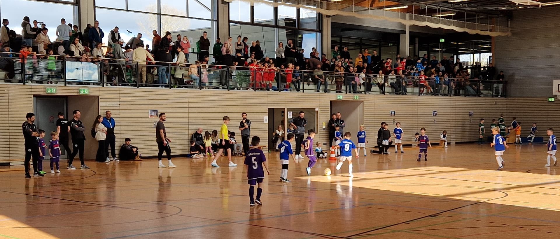 Spaß beim Fußball sowohl auf dem Feld...
